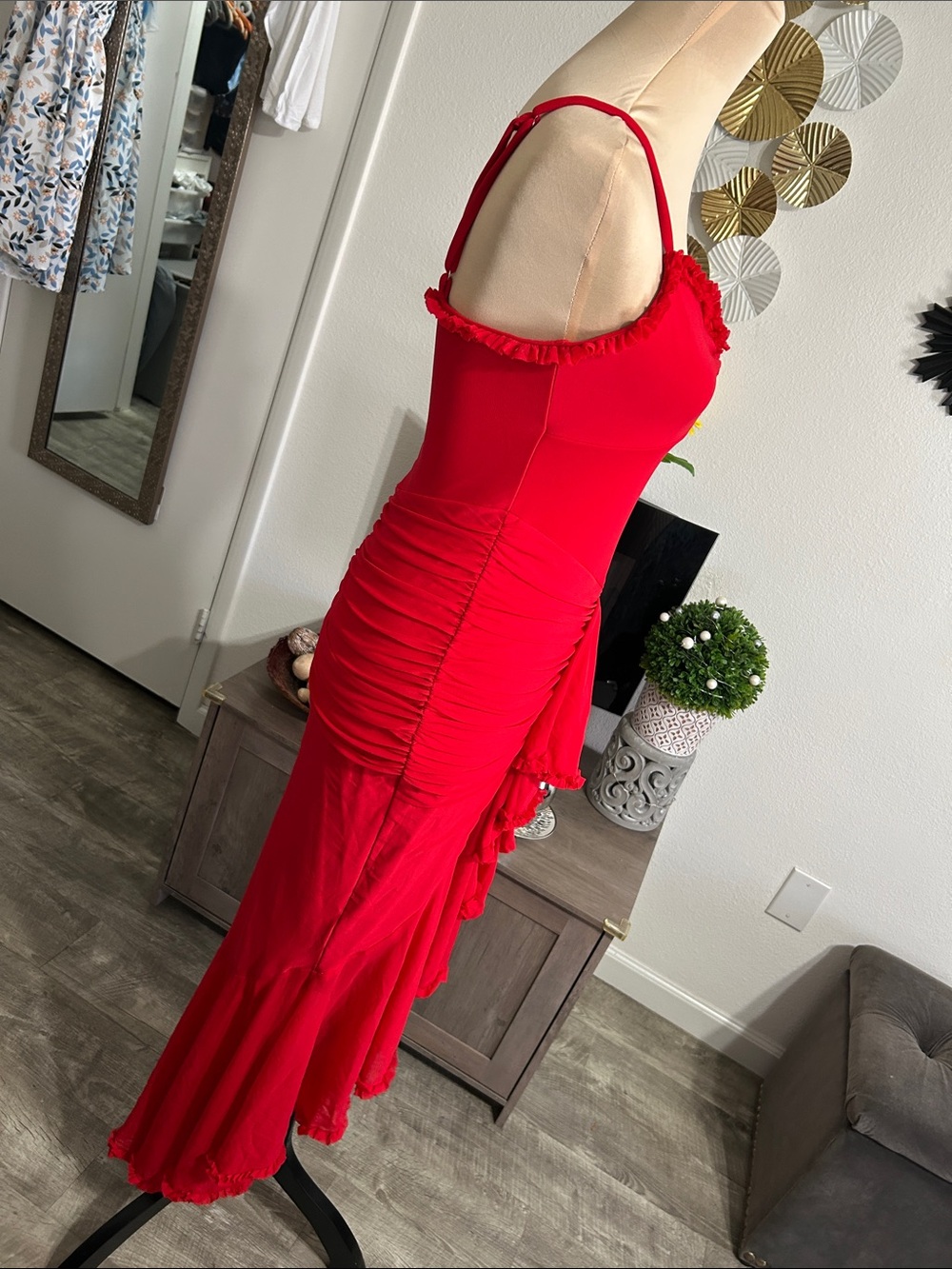 ❤️ Red High-Low Ruffle Dress with Spaghetti Straps - Picture 5 of 8